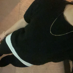 Stickad t-shirt - Knappt använd stickad t-shirt från hm! Mjuk och skön utan defekter❤️