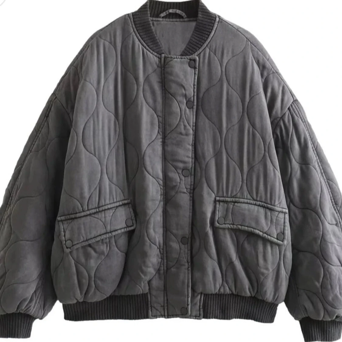 Grå quiltad jacka från Zara