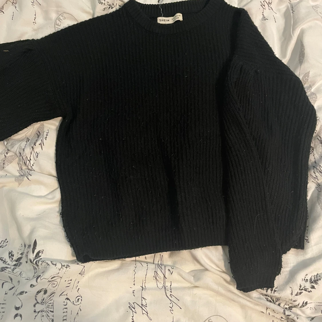 Svart stickad tröja från Shein - 90