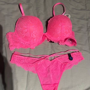 Rosa set  - Superfint rosa set, båda såklart oanvända 