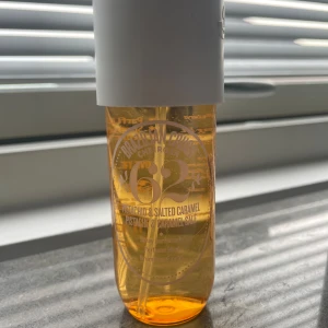 Sol de janiero parfym - Kollar om någon är intresserad av att köpa denna parfym från sol de janiero, 62! Eftersom jag inte använder den💞 endast använd ett fåtal ggr, kolla 2a bilden hur mycket det är kvar💓 pris kan diskuteras!