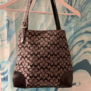 Y2k vintage shoulder bag  - Cool väska i mycket fint skick 