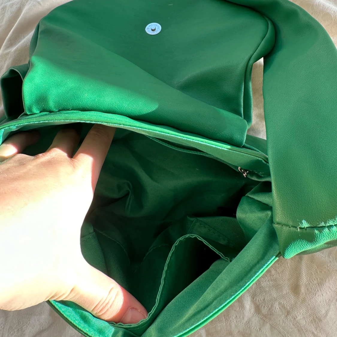 Grön axelväska i syntetmaterial - 93