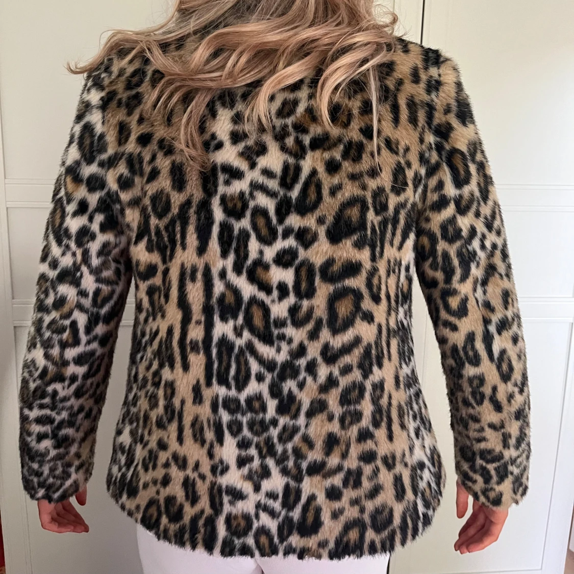 Leopardmönstrad pälsjacka - 92
