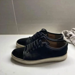 LANVINS - Rikitgt feta lanvins i fint skicka 8/10. Skulle behövas en liten putsning och borstning så skiner den igen. Hör av dig vid fler bilder/funderingar. Pris ej hugget i sten