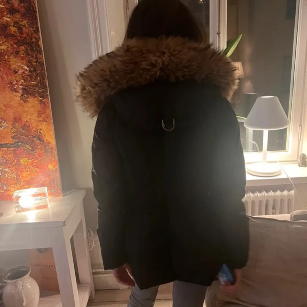 Jättefin hollies jacka i mycket bra skick som inte används. Skriv för fler bilder eller frågor om du önskar!🩷. Takit.