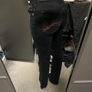 Low waist bootcut jeans  - Superfina low waist bootcut jeans/ wide från hm i storlek 38