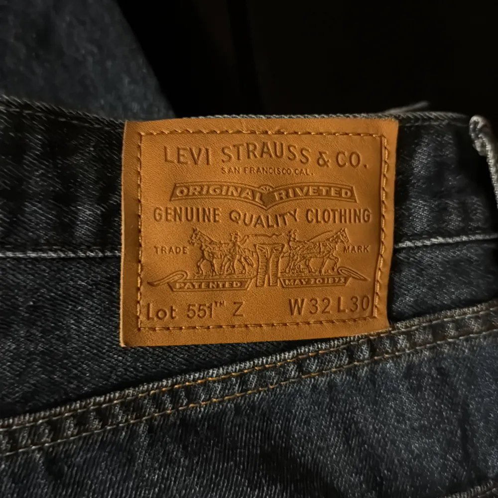 storlek XL OCH L PÅ TRÖJOR FINNS. levis tröja 300 hugo boss 300  Jeans är W 32 L30 300 per styck  dm för intresse . Jeans & Byxor.