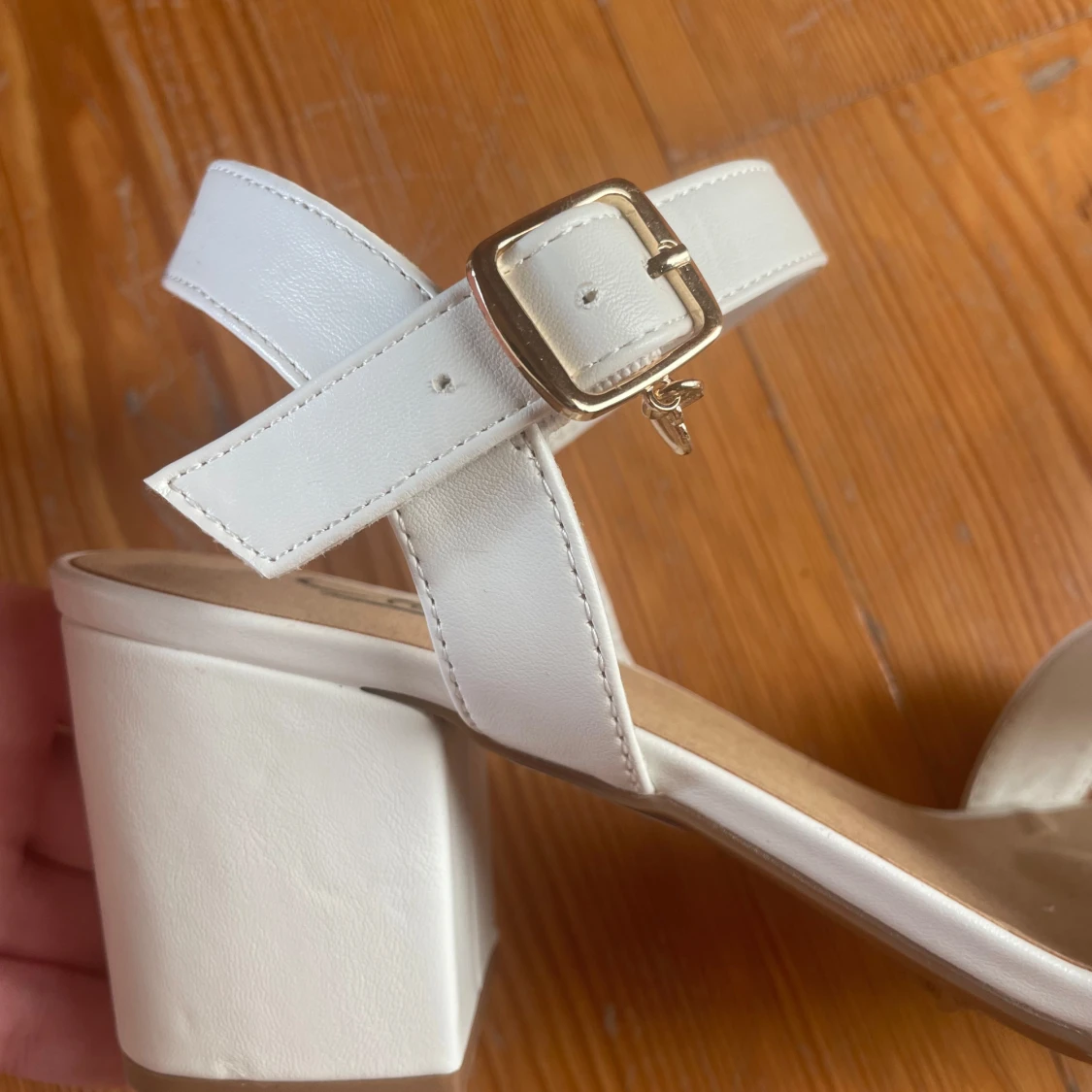 Vita klackskor från Clou - 91