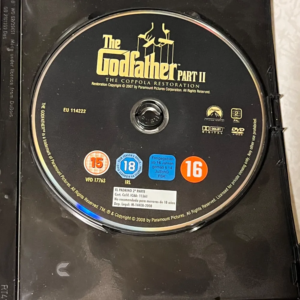 Säljer en DVD av 'The Godfather Part II', en del av The  Restoration. Denna klassiska film är en actiondrama från 1974 med en speltid på 3 timmar och 14 minuter. DVD:n har Dolby Digital-ljud och är tillåten från 15 år i Sverige. Perfekt för filmälskare som vill ha en del av filmhistorien i sin samling.säljs för 50. Böcker.