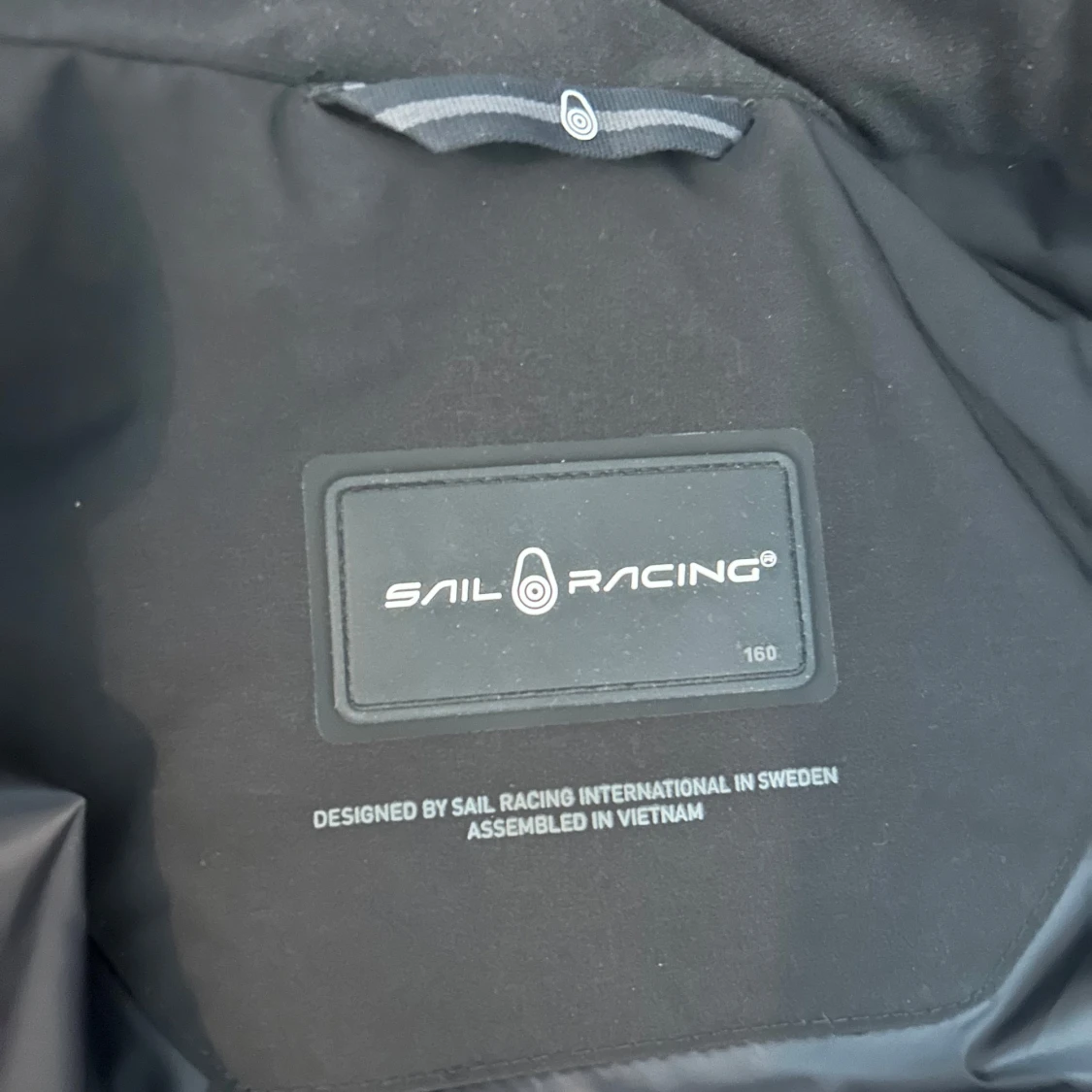 Svart dunjacka från Sail Racing - 91