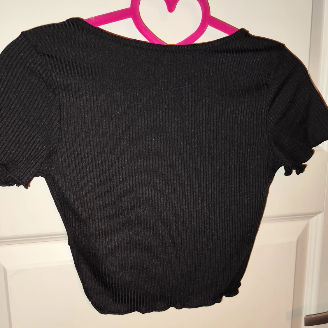 Svart ribbad omlottopp - 90