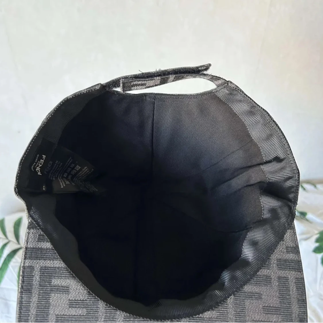 Svart keps från Fendi - 2