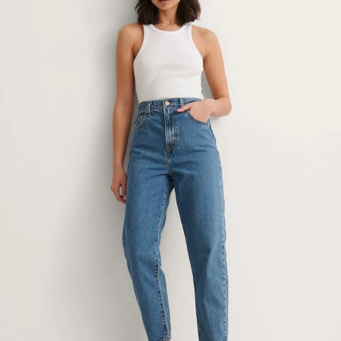 Blå högmidjade jeans