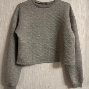 Tjock crop top - Stor garderobrensning♻️ Se gärna mina andra annonser🌸 Pris går att diskutera vid flerköp👗