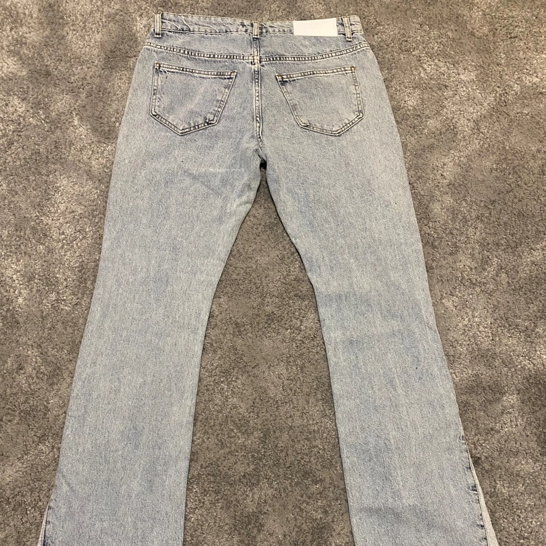 Flared jeans från boohooMAN - 2