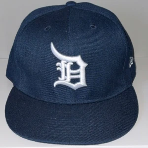 Mörkblå keps från new era  - New era keps storlek 56,8 cm 