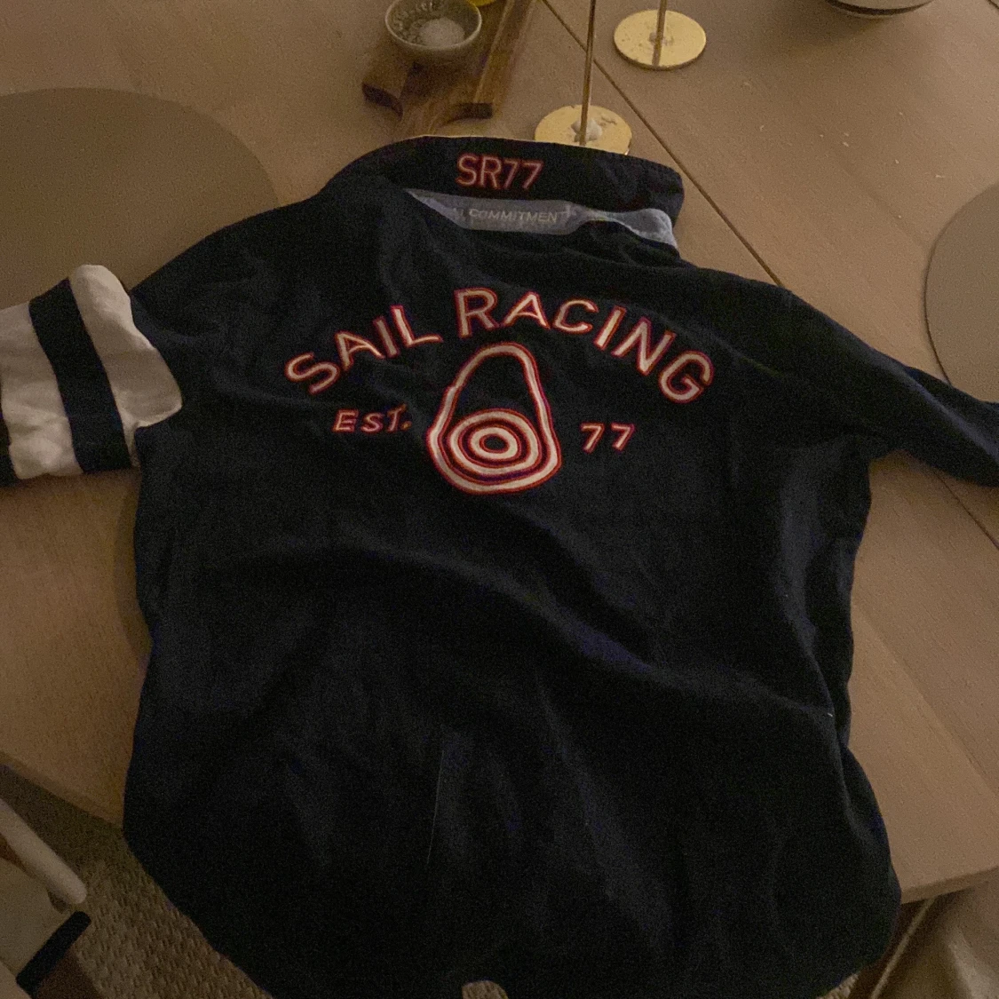 Marinblå pikétröja från Sail Racing - 1