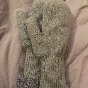 Gråa väntar med päls  - I bra skick 