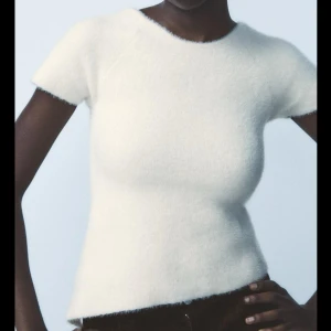 Zara topp öppen rygg - Såå fin topp från zara med öppen rygg, helt ny med prislapp kvar! 