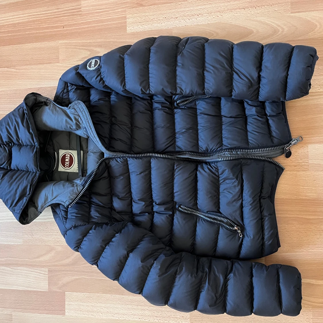 Svart pufferjacka från Colmar