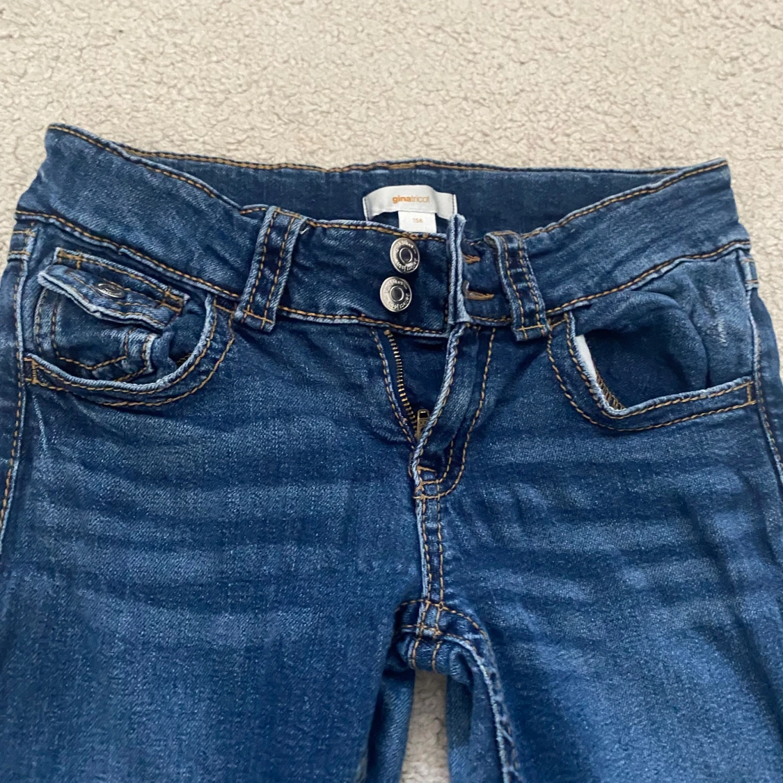 Blå lågmidjade bootcut jeans från Gina Tricot - 3