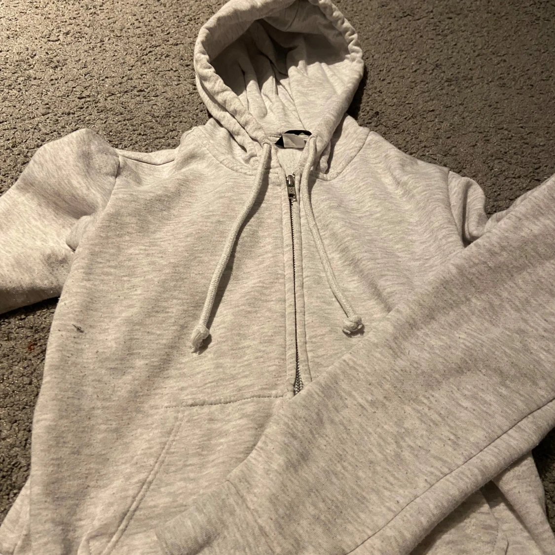 Grå hoodie från H&M