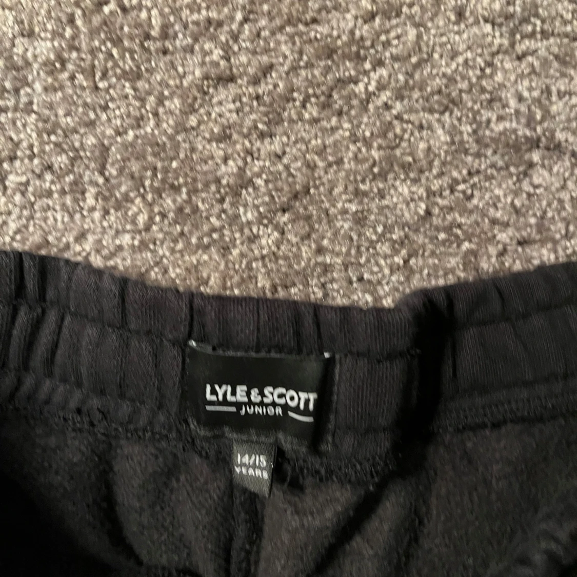 Svarta mjukisbyxor från Lyle & Scott - 2