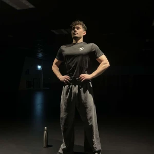 Svart tränings T-shirt  - Vi är ett företag som säljer snygga och funktionella tränings T-Shirts som har en grymt snygg passform till ett väldigt billigt pris🔥