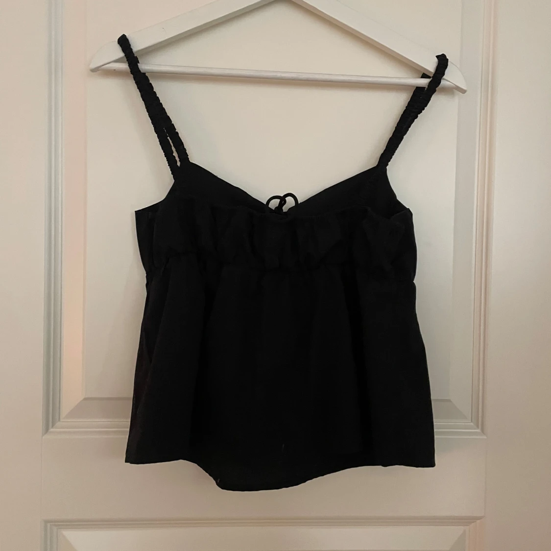 Svart linnetopp med knytning - 1