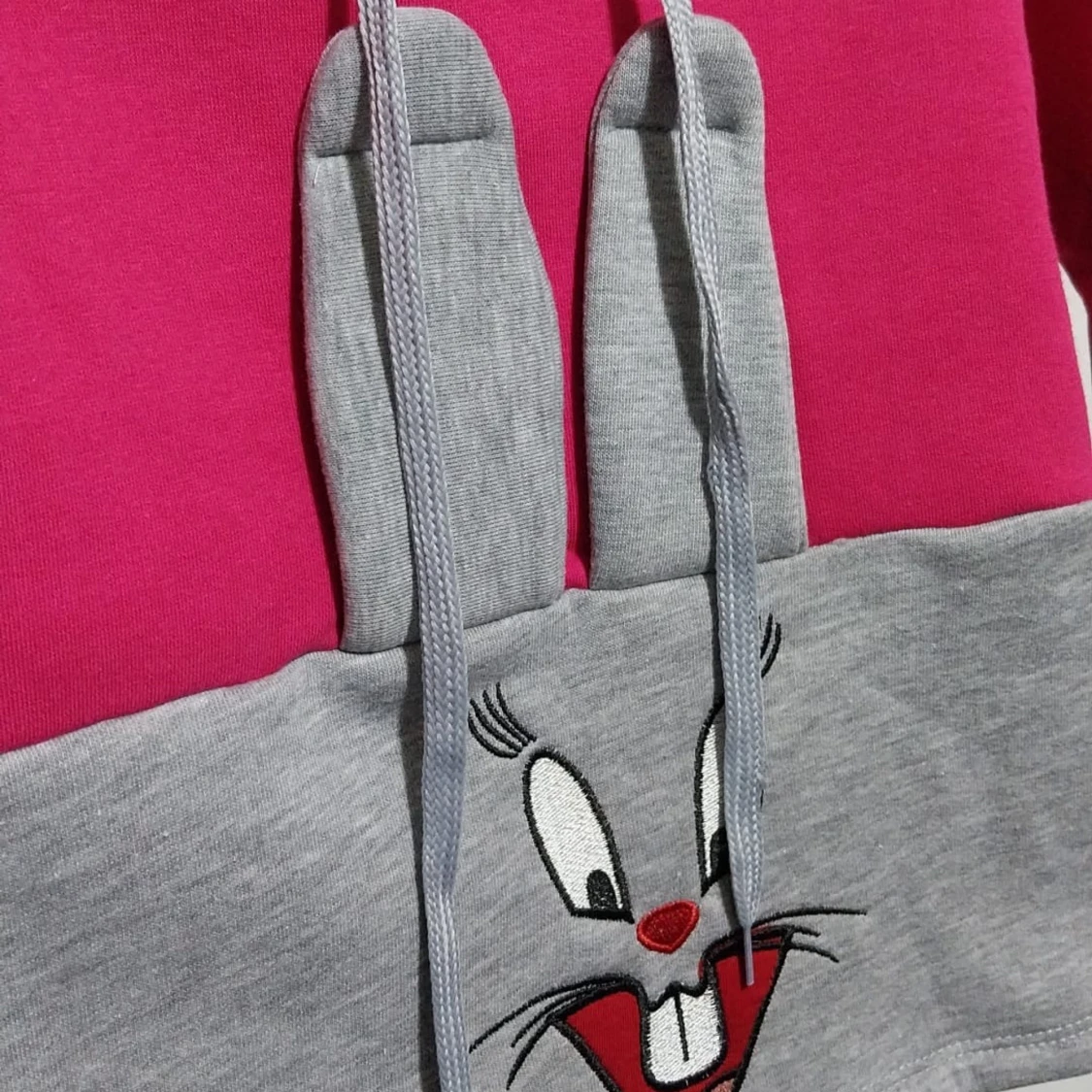 Rosa och grå hoodie med kaninmotiv - 3