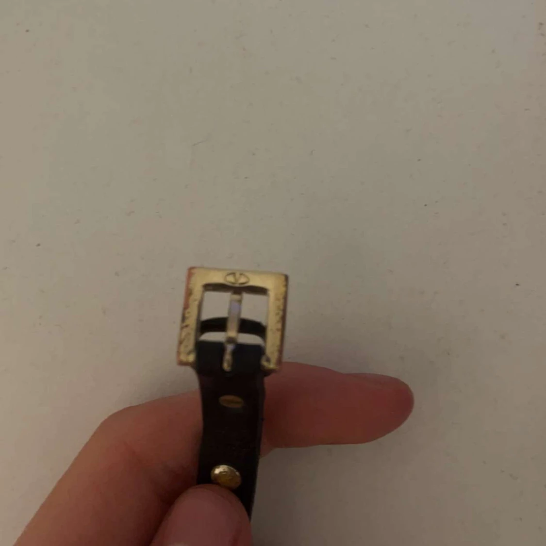 Svart armband med nitar - 2