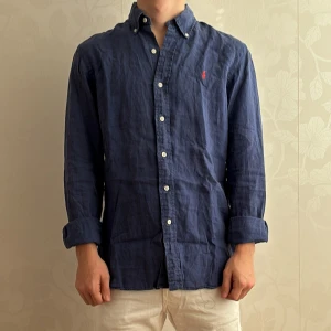 Ralph Lauren skjorta - Ralph lauren linne skjorta | Skick: 9/10 | Size - M | Fraktar via postnord eller instabox | Hör av dig vid minsta fråga eller fundering // Ricco Wardrobe
