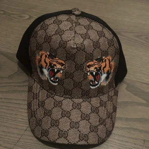 Beige Gucci tiger keps - Ny tiger keps beige från Gucci bra pris bra kvalite först till kvarn
