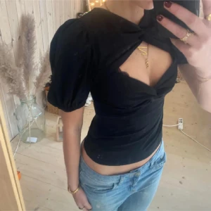 skitsnygg topp - skitsnygg topp från gina! jättefin till fest eller liknande❤️