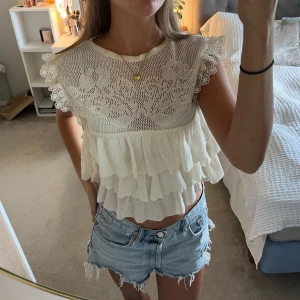 Topp - Säljer denna superfina topp från Zara💕
