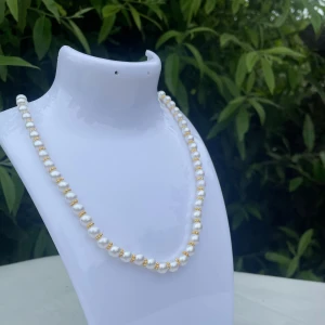 Pärlset  - Pärlset med sommar tema Vita- guldiga pärlor 🌟