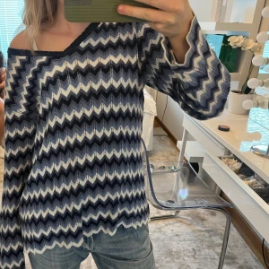 Missions tröja - Mönsterstickad tröja i blått missoni mönster, kom privat för fler bilder och mer information 