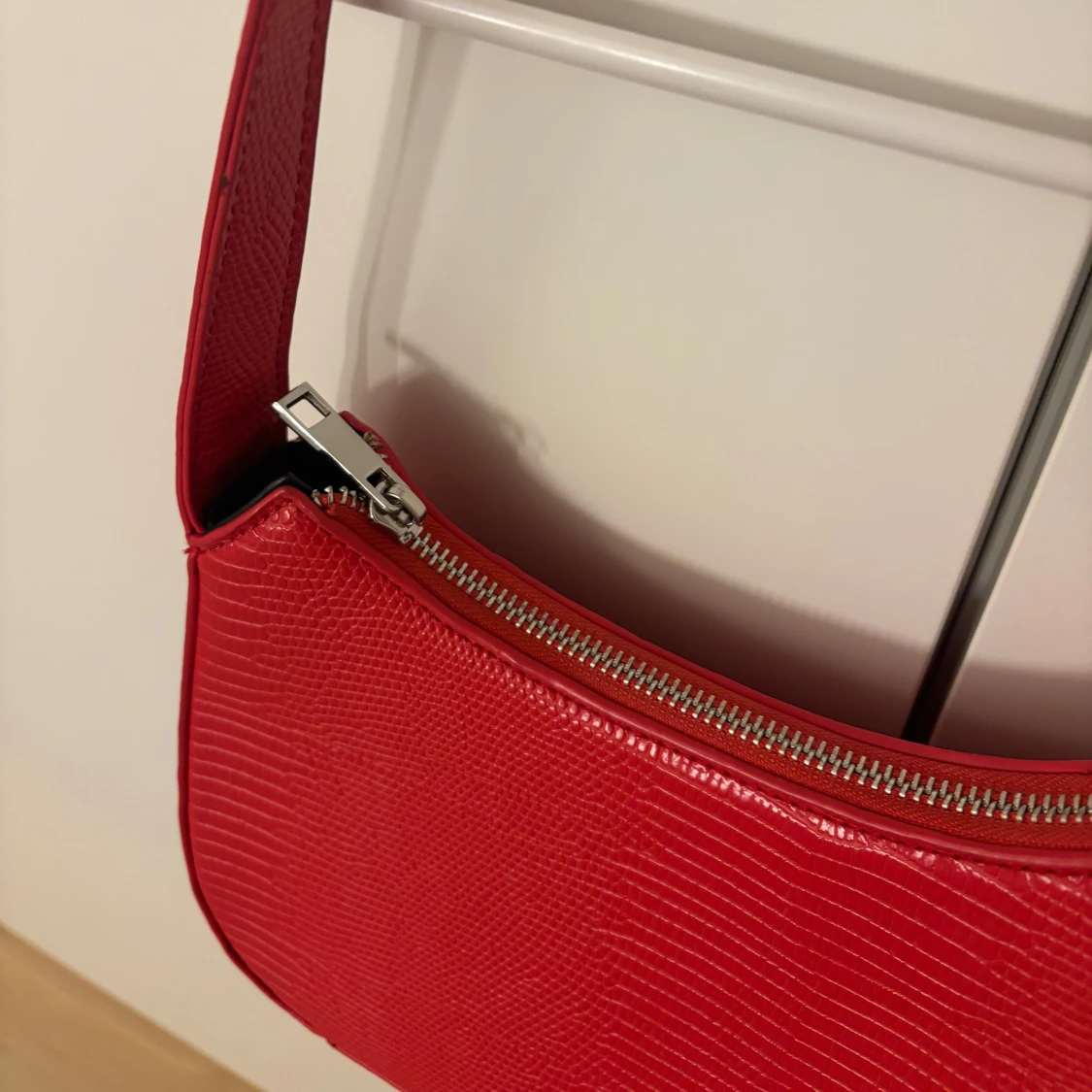 Röd väska - 91