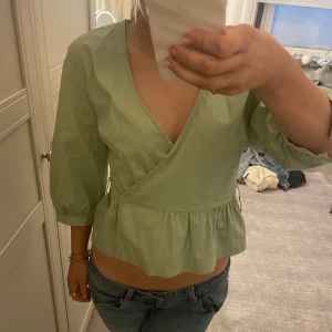 Snygg blus från nelly - Supersöt blus från Nelly perfekt till hösten då de blir lite kallare ! Hör av dig vid funderingar 💕😊!