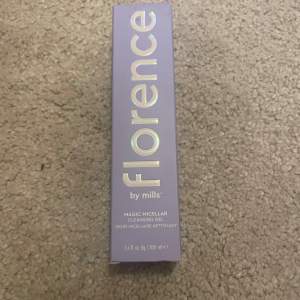 Säljer en Magic Micellar Cleansing Gel från Florence by Mills. Den kommer i en snygg lila förpackning och innehåller 100 ml. Perfekt för att rengöra huden och ta bort smink på ett skonsamt sätt. Perfekt för daglig användning!💕Prudukten är aldrig använt 💕