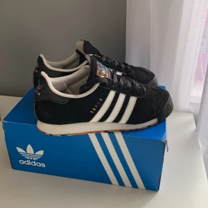 Adidas original samoa  - Ett par sköna adidas samoa använda.