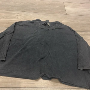 Oversized magtröja  - Sparsamt använd. Fint skick. Finns i Stockholm 🌸