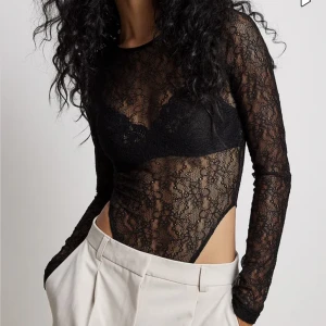 Svart spetsbody - Spetsbody från nakd i storlek xs. Använd en gång så den är i nyskick!