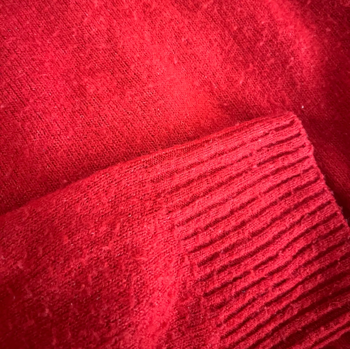 Röd off shoulder tröja  - 90