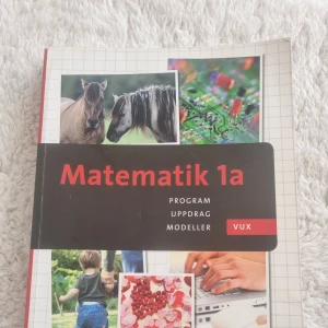 Matematik 1a  - Hej, jag säljer min mattebok, som har en skada som man kan se på bilden. Normal pris för 564kr