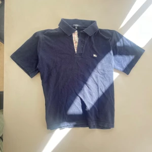 Burberry Piké - Bureberry pike i storlek S. Använd men i bra skick. Inga tecken på hål eller slitage. Tveka inte att skriva ifall du undrar något!
