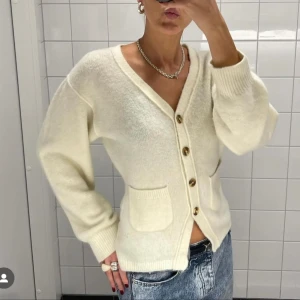 Kofta - Från bikbok, använd en gång så i nyskick. Nypris ca 700kr 🥰 