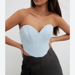 Hjärtformad korsett - Helt oanvänd korsettopp från NA-KD.