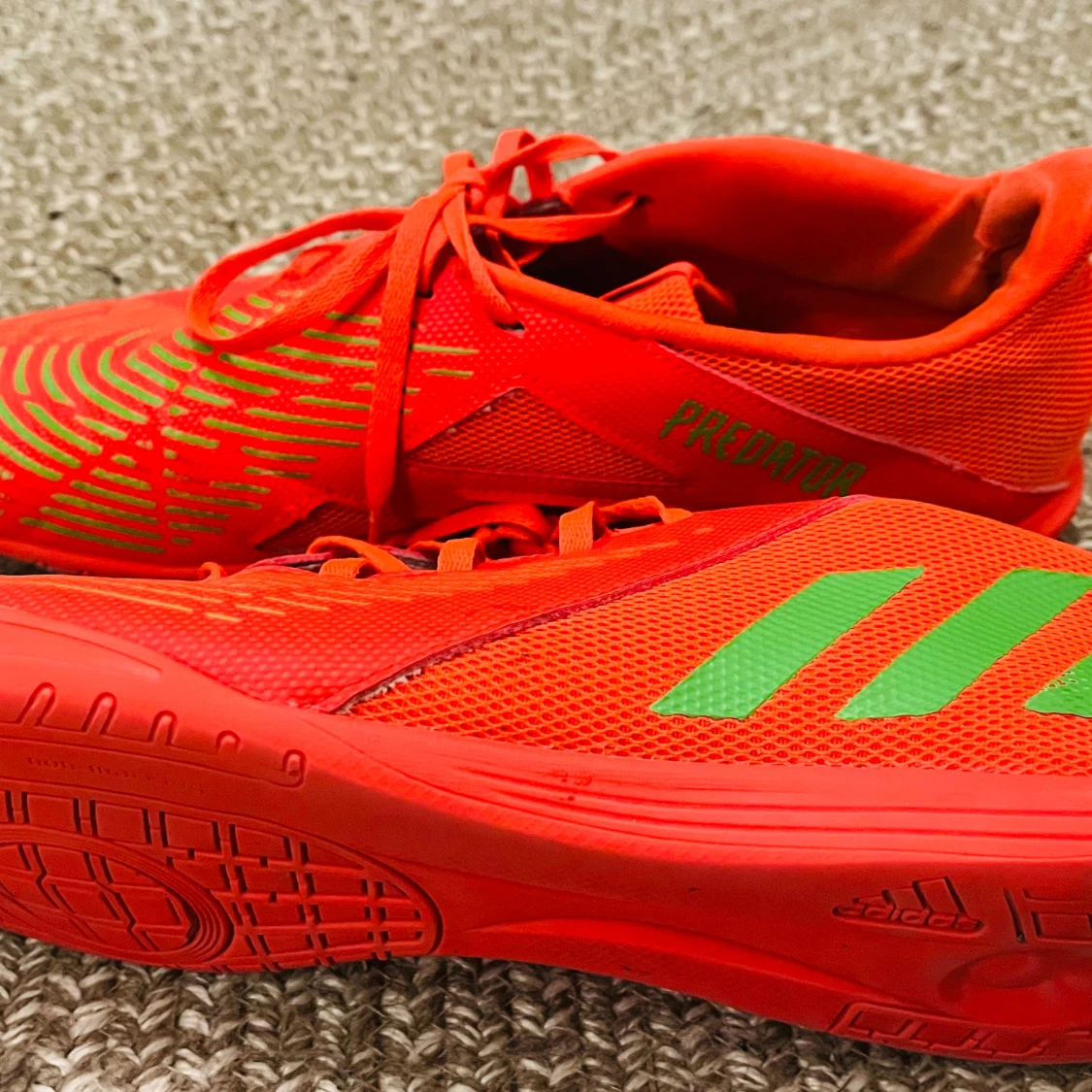 Inneskor, fotboll, Adidas Predator strl 44 - 90